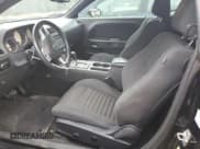 ✅ 2012 Dodge Challenger SXT • VIN: 2C3CDYAG9CH180210 • Lot: 74031254. Wystawiony na Copart z przebiegiem 184 028 mil. Bezpłatny archiwum sprzedaży aukcyjnych z USA i szczegółowy raport historii pojazdu na DreamBid. Zdjęcie 7.