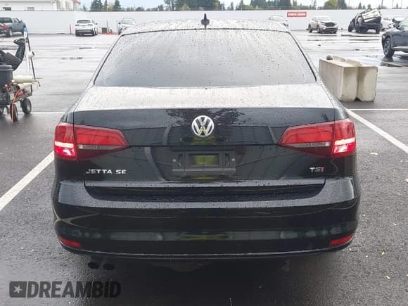 ✅ 2017 Volkswagen Jetta SE • VIN: 3VWDB7AJ8HM291980 • Lot: 43326603. Wystawiony na IAAI z przebiegiem 105 432 mil. Bezpłatny archiwum sprzedaży aukcyjnych z USA i szczegółowy raport historii pojazdu na DreamBid. Zdjęcie 17.