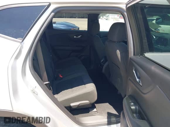 2021 Chevrolet Blazer LT z VIN 3GNKBCR47MS577835, wystawiony jako IAAI lot #42222310 z przebiegiem 26 030 mil mil oraz . Historia ofert i sprzedaży dostępna na DreamBid. Obrazek 8.