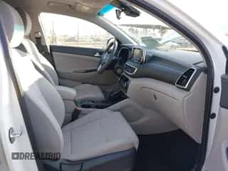 2019 Hyundai Tucson SE z VIN KM8J23A49KU859337, wystawiony jako IAAI lot #43526370 z przebiegiem 54 968 mil mil oraz . Historia ofert i sprzedaży dostępna na DreamBid. Obrazek 5.