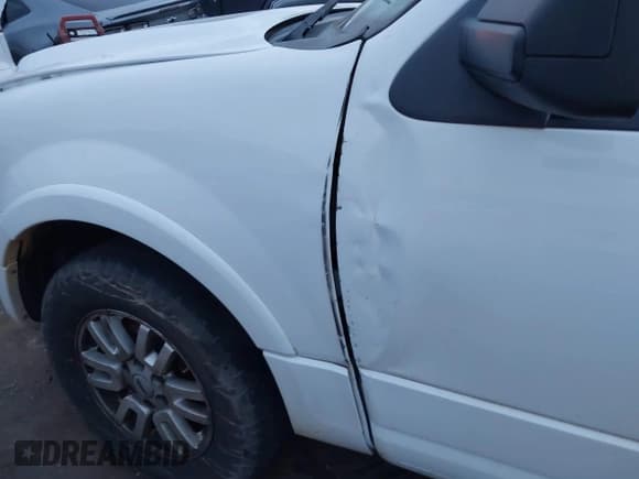 ✅ 2013 Ford Expedition XLT • VIN: 1FMJU1J50DEF30773 • Lot: 40969982. Listed on IAAI with 230,371 mi. Free auction sales archive from the USA and detailed vehicle history report at DreamBid. Image 6.