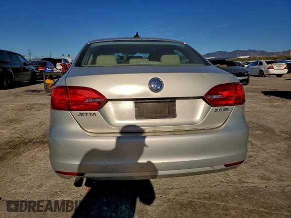 ✅ 2011 Volkswagen Jetta SE • VIN: 3VWDX7AJ3BM396774 • Lot: 94497625. Wystawiony na Copart z przebiegiem 217 220 mil. Bezpłatny archiwum sprzedaży aukcyjnych z USA i szczegółowy raport historii pojazdu na DreamBid. Zdjęcie 6.