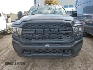 ✅ 2023 Ram 3500 Tradesman • VIN: 3C63RRGL6PG546418 • Lot: 91320285. Wystawiony na Copart z przebiegiem 83 407 mil. Bezpłatny archiwum sprzedaży aukcyjnych z USA i szczegółowy raport historii pojazdu na DreamBid. Zdjęcie 5.