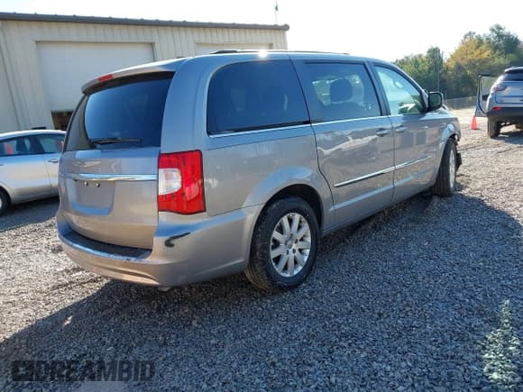 ✅ 2014 Chrysler Town & Country Touring • VIN: 2C4RC1BG3ER438961 • Lot: 43547412. Listed on IAAI with 90,307 mi. Free auction sales archive from the USA and detailed vehicle history report at DreamBid. Image 4.