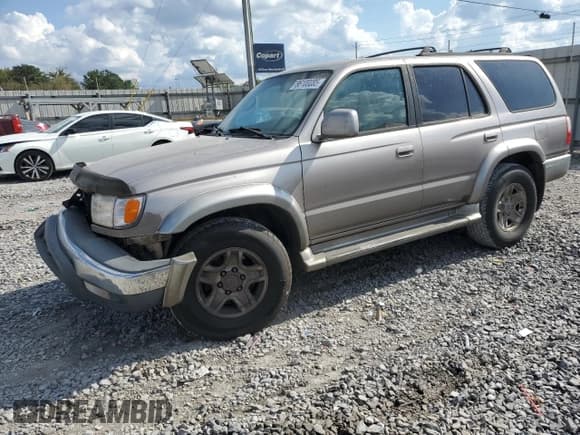 ✅ 2002 Toyota 4Runner SR5 • VIN: JT3GN86R020256523 • Lot: 86100085. Listed on Copart with 324,263 mi. Free auction sales archive from the USA and detailed vehicle history report at DreamBid. Image 1.