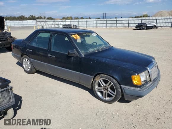 ✅ 1992 Mercedes-Benz 400 E • VIN: WDBEA34E7NB834951 • Lot: 80116135. Wystawiony na Copart z przebiegiem 200 060 mil. Bezpłatny archiwum sprzedaży aukcyjnych z USA i szczegółowy raport historii pojazdu na DreamBid. Zdjęcie 4.