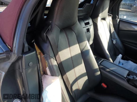 ✅ 2018 Mazda MX-5 Miata Grand Touring • VIN: JM1NDAD79J0201338 • Lot: 86784464. Wystawiony na Copart z przebiegiem 55 196 mil. Bezpłatny archiwum sprzedaży aukcyjnych z USA i szczegółowy raport historii pojazdu na DreamBid. Zdjęcie 10.