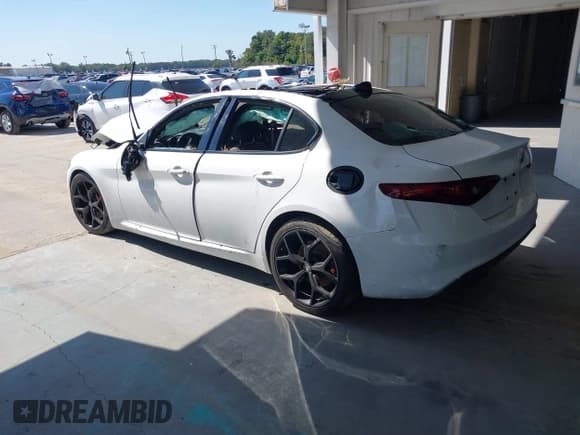 ✅ 2020 Alfa Romeo Giulia • VIN: ZARFAMANXL7631929 • Lot: 43523450. Listed on IAAI with Not provided. Free auction sales archive from the USA and detailed vehicle history report at DreamBid. Image 3.