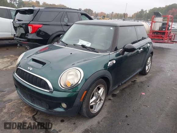 ✅ 2009 MINI Hardtop S • VIN: WMWMF73539TW81280 • Lot: 43482532. Wystawiony na IAAI z przebiegiem 131 448 mil. Bezpłatny archiwum sprzedaży aukcyjnych z USA i szczegółowy raport historii pojazdu na DreamBid. Zdjęcie 2.