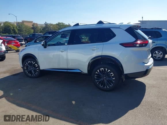 ✅ 2025 Nissan Rogue Platinum • VIN: JN8BT3DD3SW300599 • Lot: 43617459. Listed on IAAI with 8,784 mi. Free auction sales archive from the USA and detailed vehicle history report at DreamBid. Image 14.