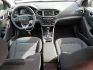 ✅ 2018 Hyundai Ioniq Blue • VIN: KMHC65LC8JU075341 • Lot: 46263705. Wystawiony na Copart z przebiegiem 69 368 mil. Bezpłatny archiwum sprzedaży aukcyjnych z USA i szczegółowy raport historii pojazdu na DreamBid. Zdjęcie 8.