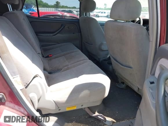 ✅ 2004 Toyota Sequoia SR5 • VIN: 5TDZT34A54S220093 • Lot: 42259983. Listed on IAAI with 284,322 mi. Free auction sales archive from the USA and detailed vehicle history report at DreamBid. Image 8.