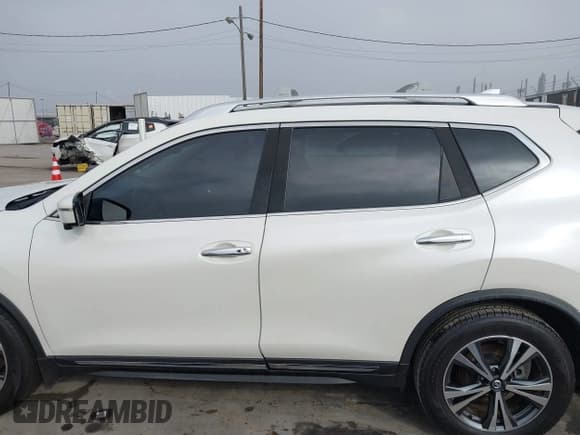 ✅ 2017 Nissan Rogue S • VIN: JN8AT2MT6HW154415 • Lot: 43588918. Wystawiony na IAAI z przebiegiem 64 445 mil. Bezpłatny archiwum sprzedaży aukcyjnych z USA i szczegółowy raport historii pojazdu na DreamBid. Zdjęcie 15.