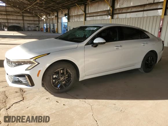 ✅ 2026 Kia K5 LXS • VIN: KNAG24J73T5412932 • Лот: 90932135. Опубликован ранее на Copart с пробегом 2 206 миль. Бесплатный доступ к архиву аукционных продаж из США и подробный отчёт об истории автомобиля на DreamBid. Изображение 1.