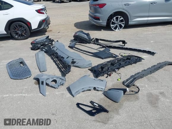 ✅ 2024 Audi Q4 e-tron Sportback Prestige • VIN: WA142BFZ9RP031131 • Лот: 43216679. Опубликован ранее на IAAI с пробегом 12 282 миль. Бесплатный доступ к архиву аукционных продаж из США и подробный отчёт об истории автомобиля на DreamBid. Изображение 20.