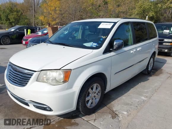 ✅ 2011 Chrysler Town & Country Touring L • VIN: 2A4RR8DG4BR690051 • Lot: 43740203. Wystawiony na IAAI z przebiegiem 172 120 mil. Bezpłatny archiwum sprzedaży aukcyjnych z USA i szczegółowy raport historii pojazdu na DreamBid. Zdjęcie 2.