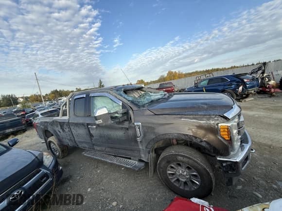 ✅ 2017 Ford F-250 XL • VIN: 1FT7X2B66HEB87122 • Lot: 81216315. Wystawiony na Copart z przebiegiem 141 453 mil. Bezpłatny archiwum sprzedaży aukcyjnych z USA i szczegółowy raport historii pojazdu na DreamBid. Zdjęcie 1.