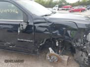 ✅ 2022 Chevrolet Suburban Premier • VIN: 1GNSKFKD4NR340736 • Lot: 40483126. Wystawiony na IAAI z przebiegiem 29 240 mil. Bezpłatny archiwum sprzedaży aukcyjnych z USA i szczegółowy raport historii pojazdu na DreamBid. Zdjęcie 20.