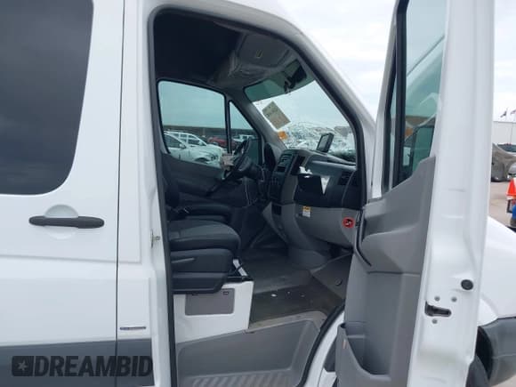 ✅ 2013 Mercedes-Benz Sprinter Passenger • VIN: WDZPE7CC8D5787397 • Лот: 42661008. Опубликован ранее на IAAI с пробегом 78 231 миль. Бесплатный доступ к архиву аукционных продаж из США и подробный отчёт об истории автомобиля на DreamBid. Изображение 5.