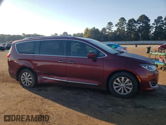✅ 2018 Chrysler Pacifica Touring L Plus • VIN: 2C4RC1EG1JR193227 • Лот: 86887715. Опубликован ранее на Copart с пробегом 154 104 миль. Бесплатный доступ к архиву аукционных продаж из США и подробный отчёт об истории автомобиля на DreamBid. Изображение 4.