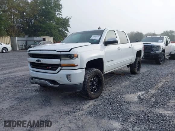✅ 2018 Chevrolet Silverado 1500 LT • VIN: 3GCUKREH0JG102278 • Lot: 43499476. Listed on IAAI with 121,159 mi. Free auction sales archive from the USA and detailed vehicle history report at DreamBid. Image 18.