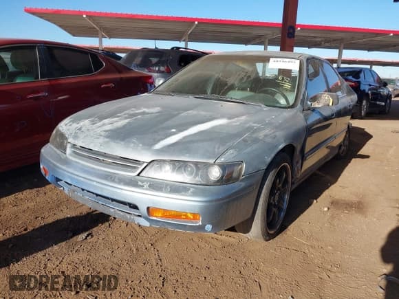 ✅ 1995 Honda Accord EX • VIN: 1HGCD5663SA033194 • Lot: 40946495. Wystawiony na IAAI z przebiegiem 259 023 mil. Bezpłatny archiwum sprzedaży aukcyjnych z USA i szczegółowy raport historii pojazdu na DreamBid. Zdjęcie 16.