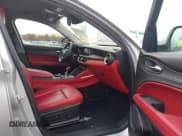 ✅ 2018 Alfa Romeo Stelvio • VIN: ZASFAKAN4J7C01719 • Lot: 43579591. Wystawiony na IAAI z przebiegiem 88 448 mil. Bezpłatny archiwum sprzedaży aukcyjnych z USA i szczegółowy raport historii pojazdu na DreamBid. Zdjęcie 5.