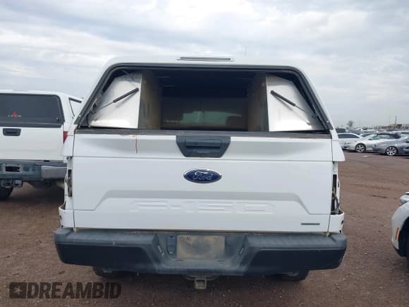 ✅ 2018 Ford F-150 XL • VIN: 1FTEW1EG9JKF64073 • Lot: 43423301. Wystawiony na IAAI z przebiegiem 103 674 mil. Bezpłatny archiwum sprzedaży aukcyjnych z USA i szczegółowy raport historii pojazdu na DreamBid. Zdjęcie 6.