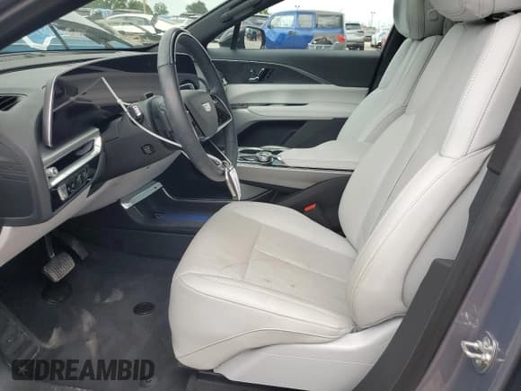 ✅ 2024 Cadillac LYRIQ Luxury • VIN: 1GYKPSRK8RZ123665 • Lot: 66304005. Wystawiony na Copart z przebiegiem 9 554 mil. Bezpłatny archiwum sprzedaży aukcyjnych z USA i szczegółowy raport historii pojazdu na DreamBid. Zdjęcie 7.