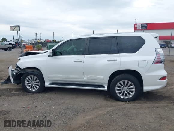 ✅ 2014 Lexus GX 460 • VIN: JTJBM7FX6E5072371 • Lot: 43073453. Listed on IAAI with 124,995 mi. Free auction sales archive from the USA and detailed vehicle history report at DreamBid. Image 15.