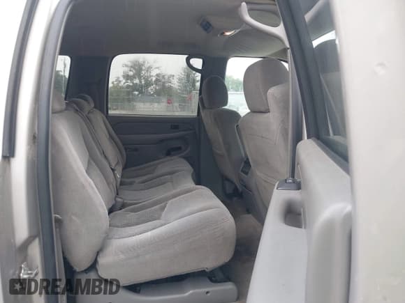 ✅ 2005 Chevrolet Suburban LT • VIN: 3GNEC16Z15G187297 • Lot: 43233216. Listed on IAAI with 268,376 mi. Free auction sales archive from the USA and detailed vehicle history report at DreamBid. Image 8.