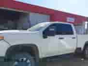 2020 Chevrolet Silverado 2500HD Work Truck z VIN 1GC2YLE73LF220288, wystawiony jako IAAI lot #41638461 z przebiegiem 144 237 mil mil oraz . Historia ofert i sprzedaży dostępna na DreamBid. Obrazek 14.