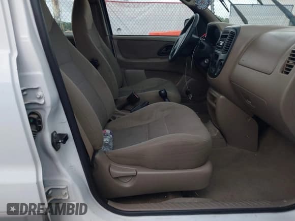 ✅ 2001 Ford Escape • VIN: 1FMYU03B51KB64348 • Lot: 42829467. Listed on IAAI with 362,807 mi. Free auction sales archive from the USA and detailed vehicle history report at DreamBid. Image 5.