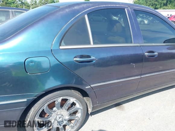 ✅ 2003 Mercedes-Benz C 240 • VIN: WDBRF61J73F394659 • Lot: 42534142. Wystawiony na IAAI z przebiegiem 3 774 mil. Bezpłatny archiwum sprzedaży aukcyjnych z USA i szczegółowy raport historii pojazdu na DreamBid. Zdjęcie 12.