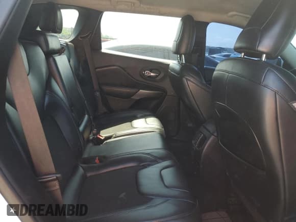 ✅ 2020 Jeep Cherokee Latitude Plus • VIN: 1C4PJMLB5LD602695 • Lot: 56363055. Wystawiony na Copart z przebiegiem 139 439 mil. Bezpłatny archiwum sprzedaży aukcyjnych z USA i szczegółowy raport historii pojazdu na DreamBid. Zdjęcie 10.