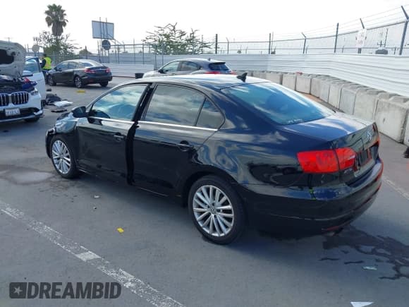 ✅ 2014 Volkswagen Jetta TDI w/Premium/Nav • VIN: 3VWLL7AJ3EM404934 • Lot: 42809693. Listed on IAAI with 142,331 mi. Free auction sales archive from the USA and detailed vehicle history report at DreamBid. Image 3.