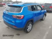 ✅ 2022 Jeep Compass Latitude • VIN: 3C4NJDBB9NT231501 • Lot: 43703819. Wystawiony na IAAI z przebiegiem Nie podano. Bezpłatny archiwum sprzedaży aukcyjnych z USA i szczegółowy raport historii pojazdu na DreamBid. Zdjęcie 4.