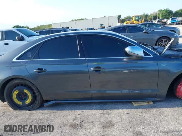 ✅ 2015 Audi S8 • VIN: WAUK2AFD5FN021986 • Лот: 41986491. Опубликован ранее на IAAI с пробегом 142 073 миль. Бесплатный доступ к архиву аукционных продаж из США и подробный отчёт об истории автомобиля на DreamBid. Изображение 13.