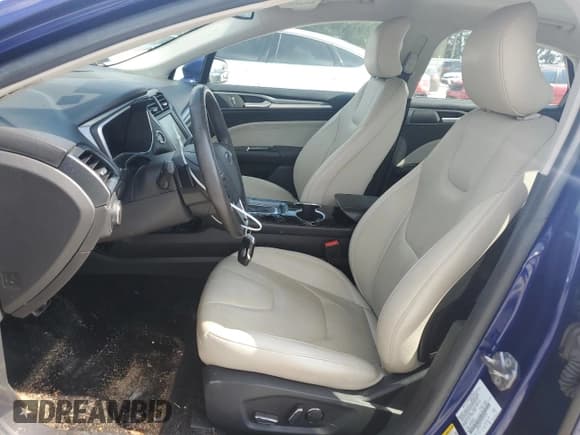 ✅ 2016 Ford Fusion Titanium • VIN: 3FA6P0K97GR126504 • Lot: 69791735. Wystawiony na Copart z przebiegiem 105 751 mil. Bezpłatny archiwum sprzedaży aukcyjnych z USA i szczegółowy raport historii pojazdu na DreamBid. Zdjęcie 7.