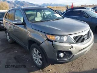 ✅ 2013 Kia Sorento LX • VIN: 5XYKT4A29DG330422 • Lot: 43725692. Listed on IAAI with 175,186 mi. Free auction sales archive from the USA and detailed vehicle history report at DreamBid. Image 1.