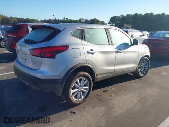✅ 2017 Nissan Rogue SL • VIN: JN1BJ1CP1HW027479 • Lot: 43374984. Listed on IAAI with 96,986 mi. Free auction sales archive from the USA and detailed vehicle history report at DreamBid. Image 4.