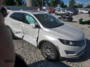 ✅ 2016 Lincoln MKC Reserve • VIN: 5LMCJ3C93GUJ30291 • Lot: 71483875. Wystawiony na Copart z przebiegiem 51 301 mil. Bezpłatny archiwum sprzedaży aukcyjnych z USA i szczegółowy raport historii pojazdu na DreamBid. Zdjęcie 4.