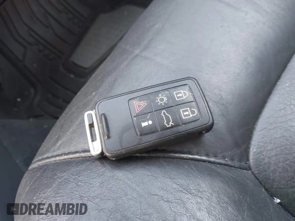 ✅ 2011 Volvo S80 3.0L Turbo • VIN: YV1902AH5B1149020 • Lot: 42223797. Wystawiony na IAAI z przebiegiem 123 399 mil. Bezpłatny archiwum sprzedaży aukcyjnych z USA i szczegółowy raport historii pojazdu na DreamBid. Zdjęcie 11.