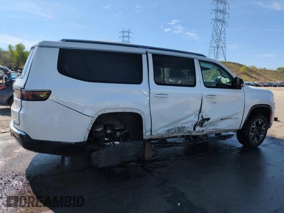 ✅ 2023 Jeep Wagoneer Series III • VIN: 1C4SJSDP8PS540588 • Lot: 56546295. Listed on Copart with 47,041 mi. Free auction sales archive from the USA and detailed vehicle history report at DreamBid. Image 3.