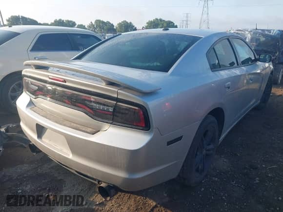 2012 Dodge Charger SXT Plus z VIN 2C3CDXJG1CH169504, wystawiony jako IAAI lot #42977222 z przebiegiem 167 805 mil mil oraz . Historia ofert i sprzedaży dostępna na DreamBid. Obrazek 4.