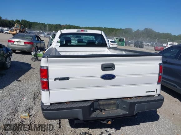 ✅ 2014 Ford F-150 XL • VIN: 1FTMF1CM6EKE34293 • Lot: 43519185. Wystawiony na IAAI z przebiegiem 143 807 mil. Bezpłatny archiwum sprzedaży aukcyjnych z USA i szczegółowy raport historii pojazdu na DreamBid. Zdjęcie 17.