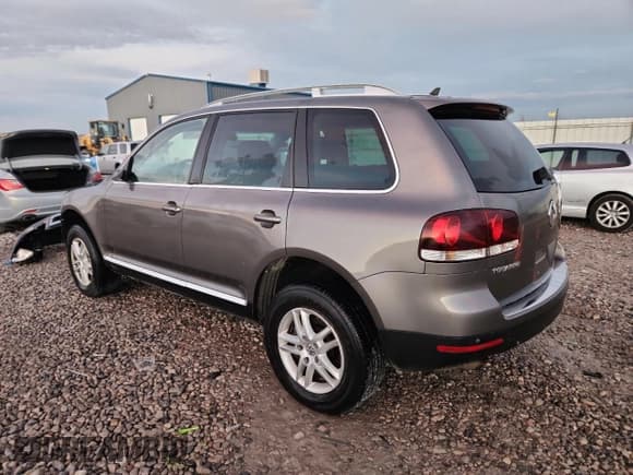✅ 2008 Volkswagen Touareg V6 • VIN: WVGBE77L88D070042 • Lot: 92841405. Listed on Copart with 175,461 mi. Free auction sales archive from the USA and detailed vehicle history report at DreamBid. Image 2.