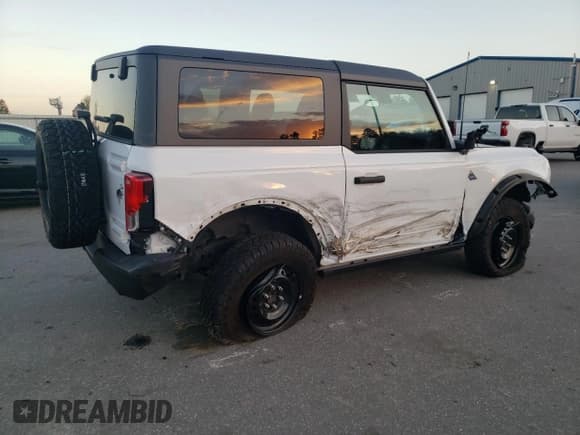 ✅ 2023 Ford Bronco • VIN: 1FMDE5CH7PLB98677 • Lot: 79028794. Listed on Copart with 17,529 mi. Free auction sales archive from the USA and detailed vehicle history report at DreamBid. Image 3.