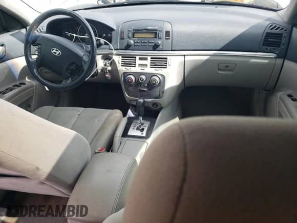 2008 Hyundai Sonata GLS z VIN 5NPET46F78H314307, wystawiony jako Copart lot #81403945 z przebiegiem 143 042 mil mil oraz Szkoda całkowita • Salvage title. Historia ofert i sprzedaży dostępna na DreamBid. Obrazek 8.