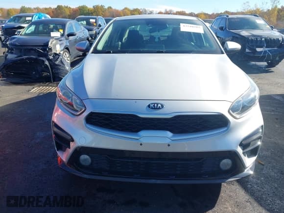✅ 2020 Kia Forte LXS • VIN: 3KPF24ADXLE176174 • Lot: 43510285. Wystawiony na IAAI z przebiegiem 9 896 mil. Bezpłatny archiwum sprzedaży aukcyjnych z USA i szczegółowy raport historii pojazdu na DreamBid. Zdjęcie 13.